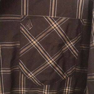 Volcom Shirts - Men’s Volcom Button Down Shirt Volcom Shirts - Men’s Volcom Button Down Shirt